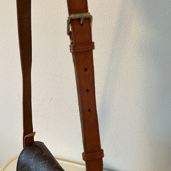 Louis Vuitton Monogram Crossbody - Picture 6 of 16